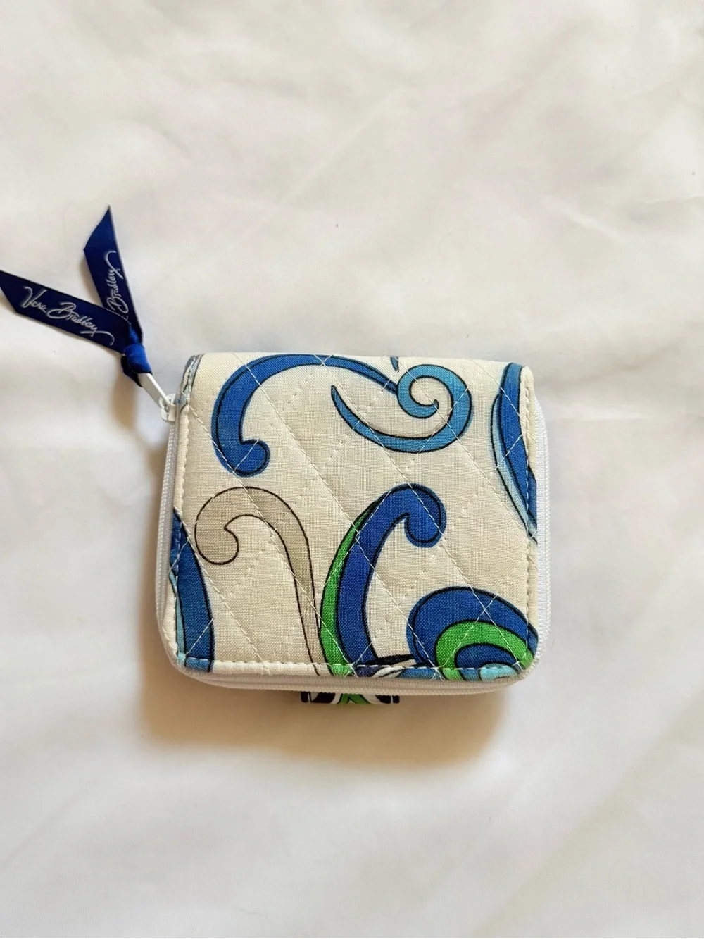 Vera Bradley Quilted Floral Bifold Zip Around Small Wallet Blue Green White